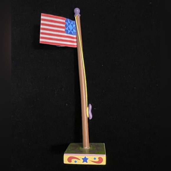Department 56 Jim Shore Heartwood Village Flag Accessory. Retired 2012 - Picture 4 of 6